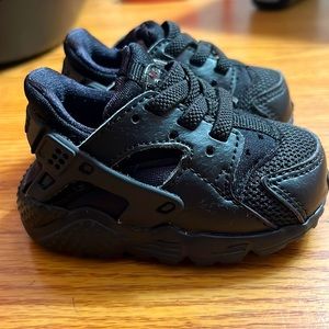 Nike hurraches size 2c